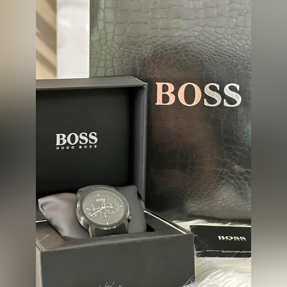 HB1512639- Hugo Boss Men’s Modern Black Rubber Strap Watch - Picture 3 of 12